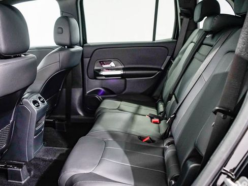 Used 2025 Mercedes-Benz GLB 250 4MATIC image 18