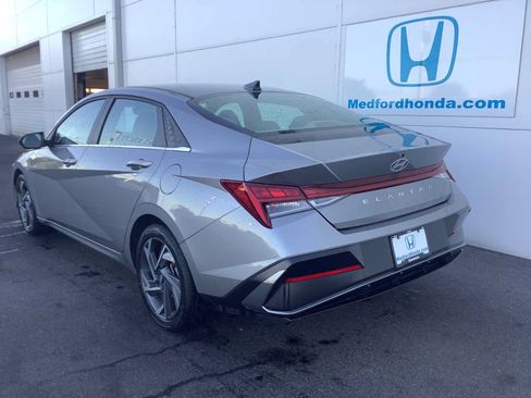 Used 2025 Hyundai Elantra SEL FWD image 4