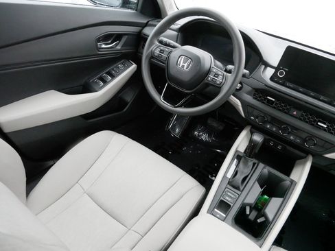 Certified 2025 Honda Accord SE image 9