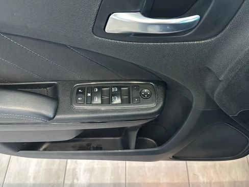 Used 2022 Dodge Charger SXT w/ Blacktop Package RWD image 33