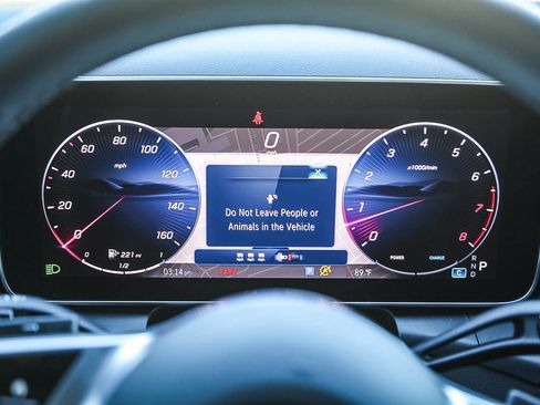 Used 2025 Mercedes-Benz GLC 300 4MATIC image 22