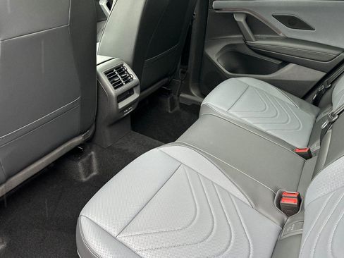 New 2026 Volkswagen Tiguan SE image 11