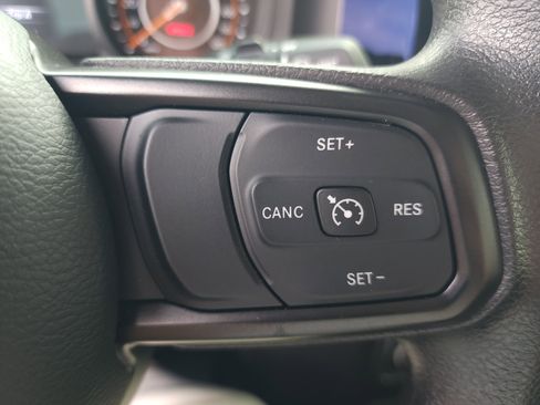 Used 2025 Jeep Wrangler Sport AWD/4WD image 18