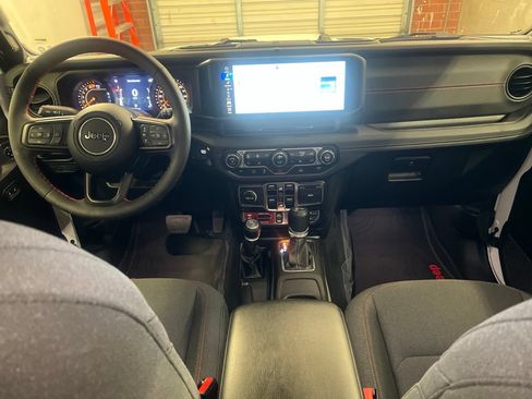 Used 2024 Jeep Wrangler Unlimited Rubicon w/ Technology Group AWD/4WD image 22