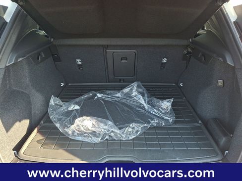 Certified 2025 Volvo XC40 B5 Plus w/ Protection Package Premier image 29