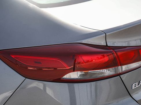 Used 2018 Hyundai Elantra Value Edition FWD image 9