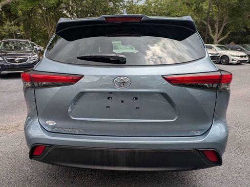 Used 2023 Toyota Highlander XLE FWD image 5