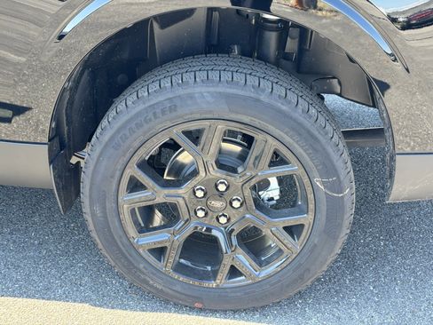 New 2025 Ford Maverick Lariat w/ Black Appearance Package image 13