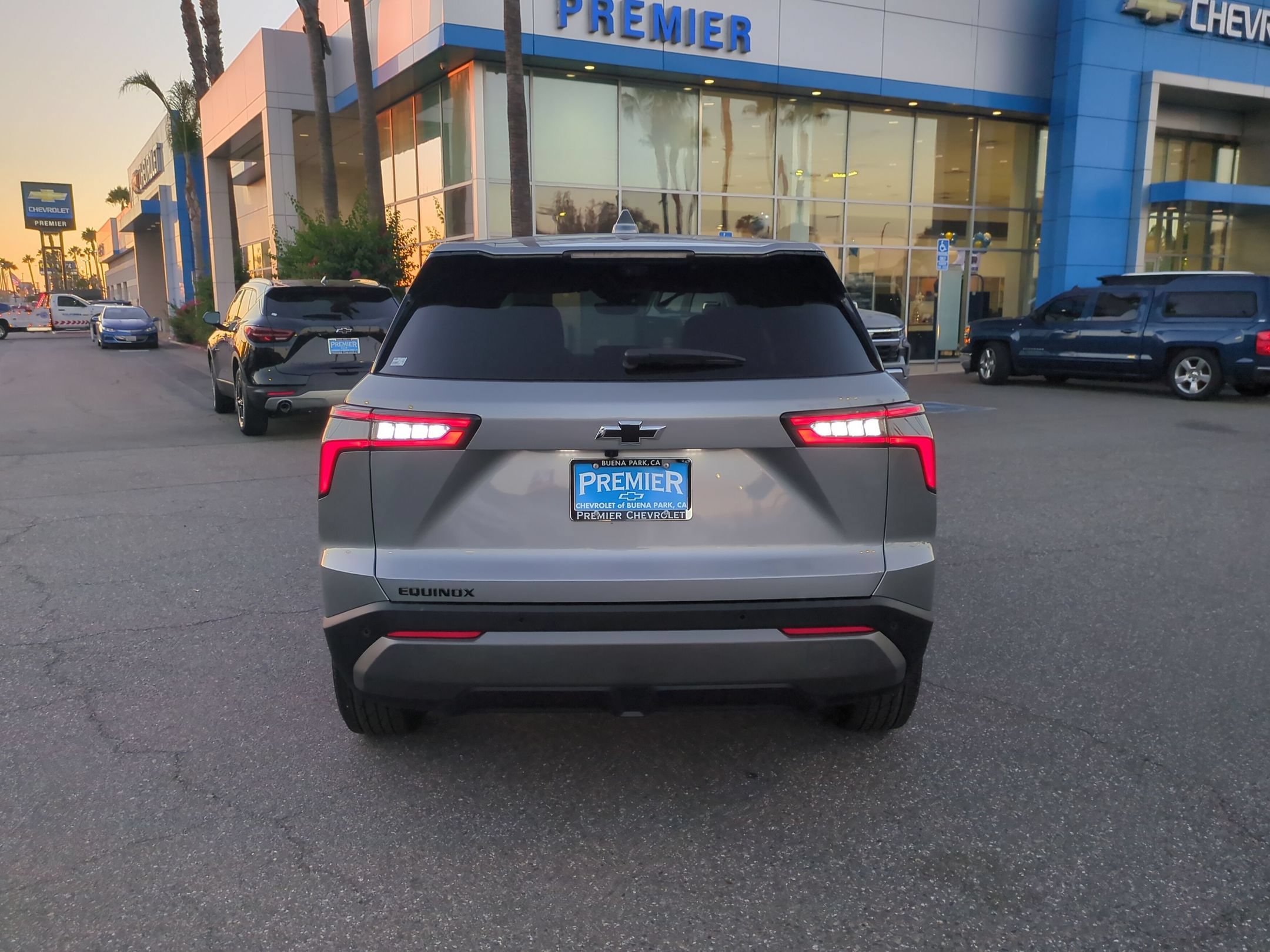Used 2027 Chevrolet Equinox LT w/ Safety and Technology Package FWD image 4