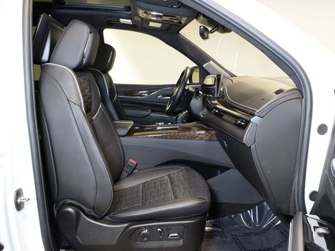 Used 2024 Cadillac Escalade Sport Platinum image 35