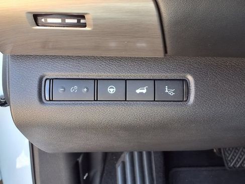 Certified 2025 Nissan Pathfinder Platinum w/ Cargo Package FWD image 15