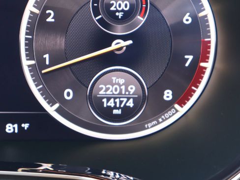Used 2024 Bentley Flying Spur V8 AWD/4WD image 28
