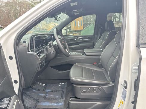 Used 2024 Cadillac Escalade Sport w/ LPO, ONYX Package image 13