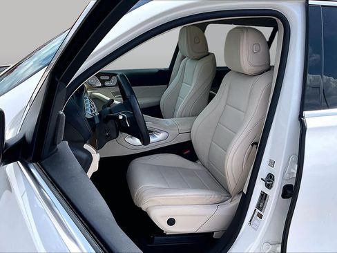 Used 2024 Mercedes-Benz GLS 450 4MATIC image 8