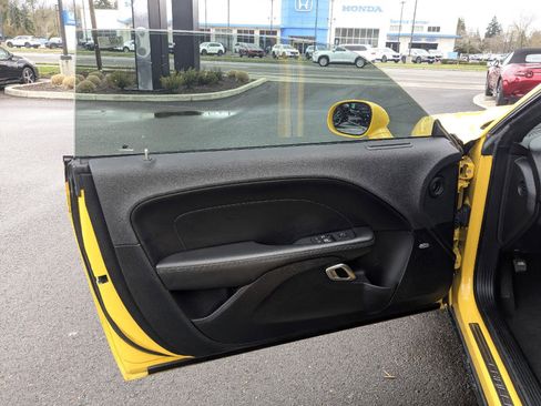 Used 2017 Dodge Challenger R/T Scat Pack w/ Leather Interior Group image 11