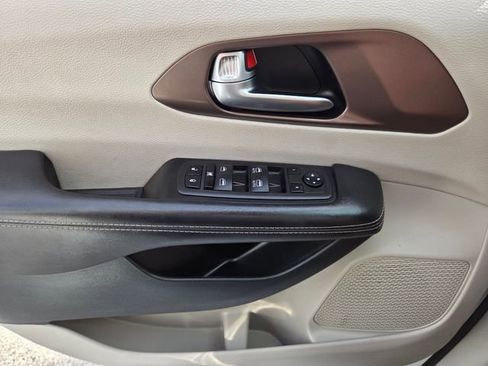 Used 2023 Chrysler Voyager LX FWD image 28