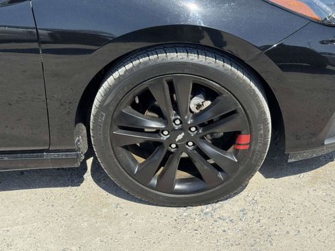 Used 2018 Chevrolet Cruze LT w/ Sun And Sound Package FWD image 6