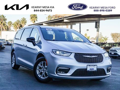 Used 2024 Chrysler Pacifica Touring-L image 1