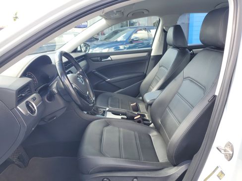 Used 2020 Volkswagen Passat 2.0T SE image 14