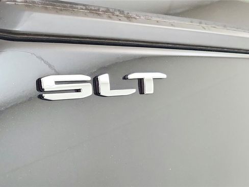 Used 2024 GMC Terrain SLT AWD/4WD image 22