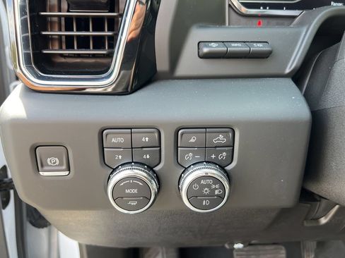 Used 2025 GMC Sierra 3500 Denali w/ Denali Reserve Package AWD/4WD image 11