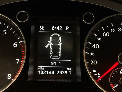 Used 2010 Volkswagen CC Sport FWD image 20