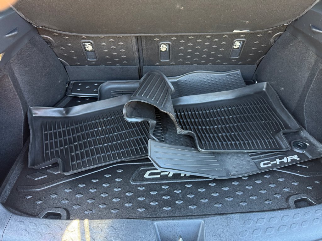 Used 2019 Toyota C-HR XLE FWD image 25