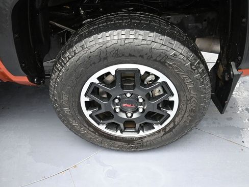 Certified 2025 Toyota Tacoma TRD Off-Road image 24