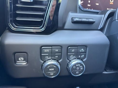New 2026 GMC Sierra 1500 AT4 w/ AT4 Premium Package AWD/4WD image 23