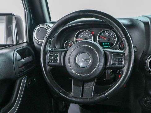 Used 2016 Jeep Wrangler Unlimited Sahara w/ Dual Top Group AWD/4WD image 13
