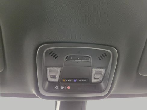 Used 2023 Chevrolet Traverse LT image 18