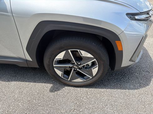 Certified 2025 Hyundai Tucson SEL AWD/4WD image 13