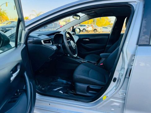 Used 2021 Toyota Corolla LE image 9