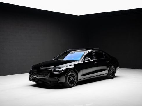 Used 2024 Mercedes-Benz S 580e 4MATIC Sedan image 4