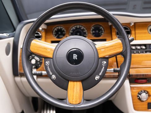 Used 2010 Rolls-Royce Phantom Drophead Coupe image 7