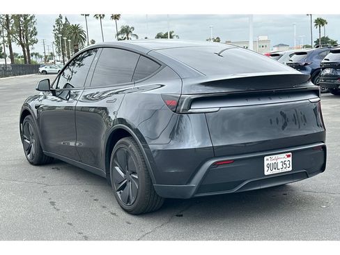 Used 2026 Tesla Model Y Long Range RWD image 3
