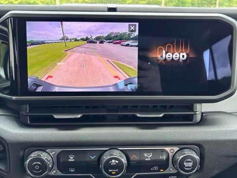 Used 2024 Jeep Gladiator Sport AWD/4WD image 20