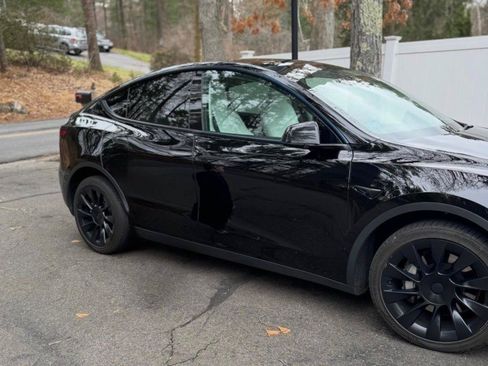 Used 2022 Tesla Model Y Long Range AWD/4WD image 2