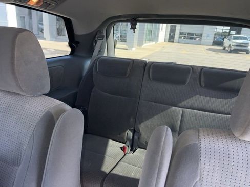 Used 2010 Toyota Sienna LE image 9