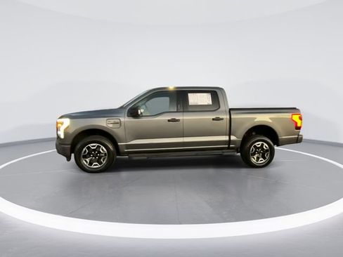 Used 2022 Ford F150 Lightning XLT image 5