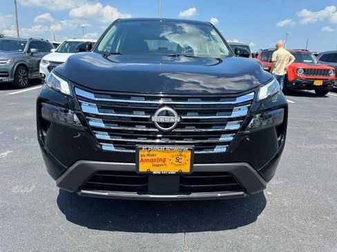Certified 2026 Nissan Rogue SV FWD image 9