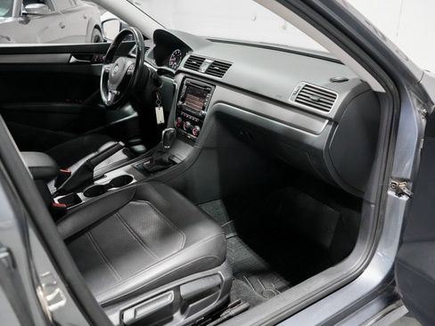 Used 2015 Volkswagen Passat 1.8T SE image 24