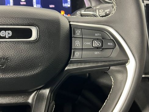 Used 2023 Jeep Grand Cherokee L Laredo image 28