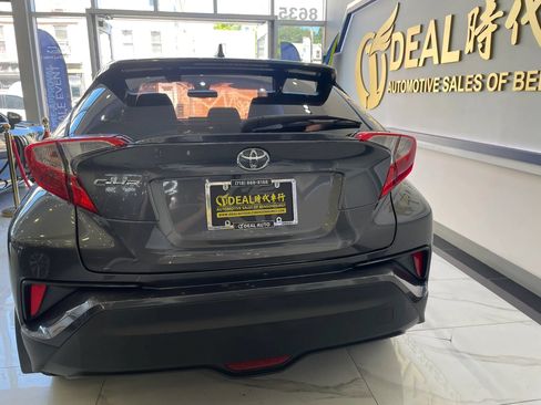 Used 2018 Toyota C-HR XLE FWD image 6