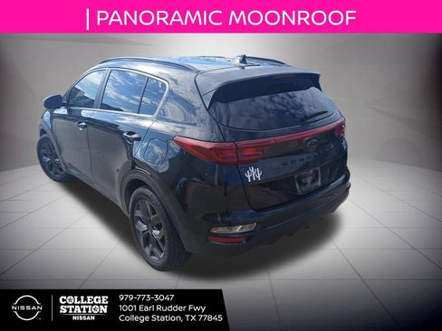 Used 2022 Kia Sportage Nightfall Edition image 4