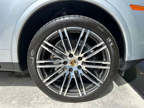 Certified 2017 Porsche Cayenne AWD/4WD image 14