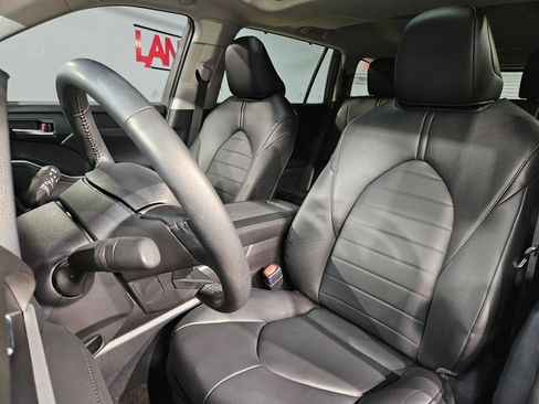 Certified 2024 Toyota Highlander XLE AWD/4WD image 24
