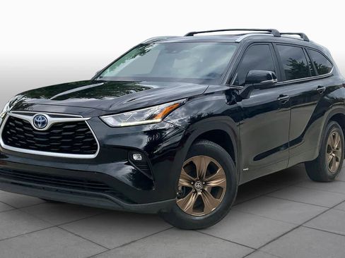 Used 2023 Toyota Highlander Bronze Edition AWD/4WD image 1
