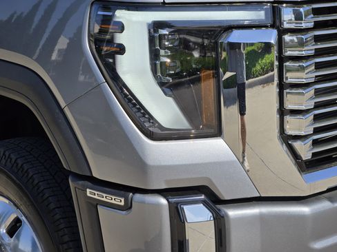 Used 2026 GMC Sierra 3500 Denali w/ Denali Reserve Package image 11