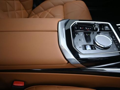 Used 2026 BMW 740i RWD image 27